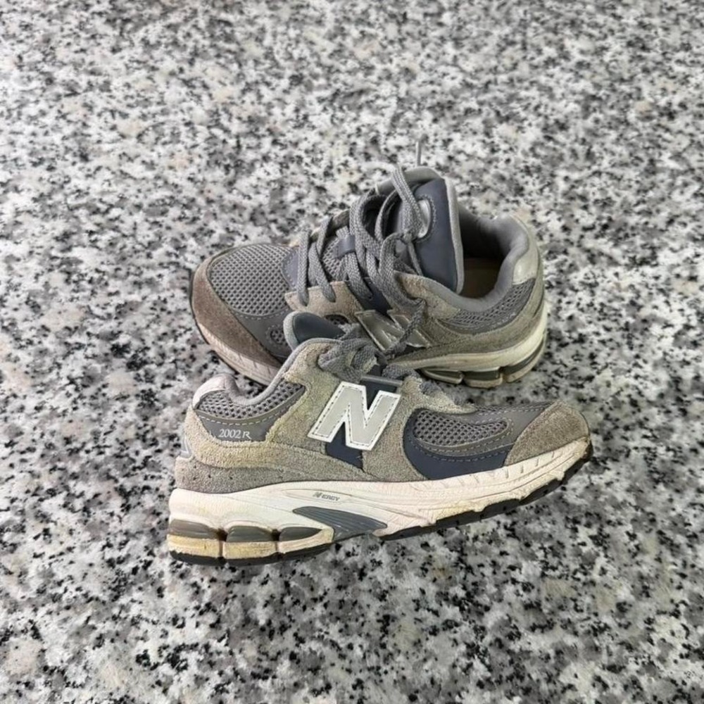New Balance Toddler 2002R Grey Cloud Sneaker Shoe Youth 11 C PC2002ST